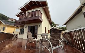 Casa para até 8 pessoas ou studio para até 3 com fácil acesso à pontos turísticos